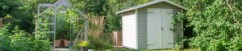 4 Creative Ideas for Painting Your Garden Shed